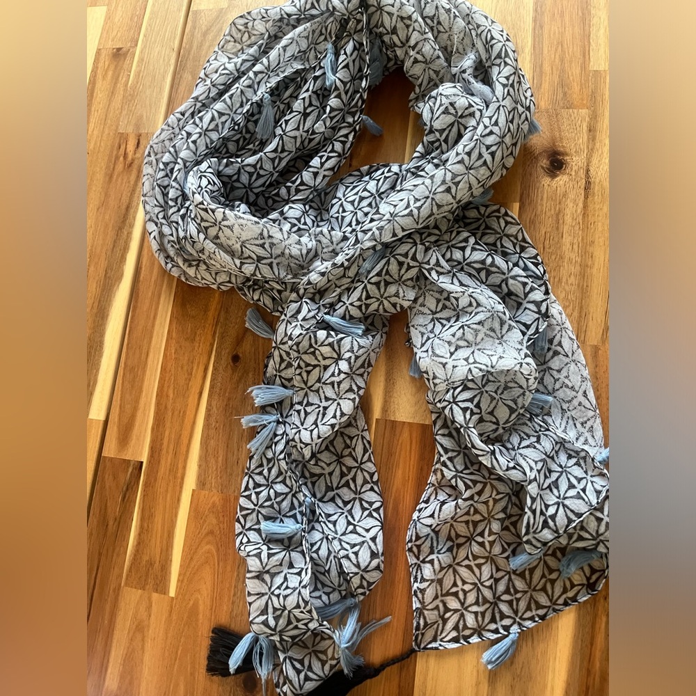 Lightweight Spring/Summer Scarf - Picture 2 of 4
